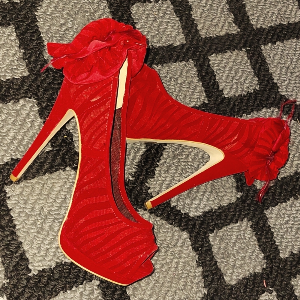 Platform pumps red with a suede zebra print design and a red rose on the back
